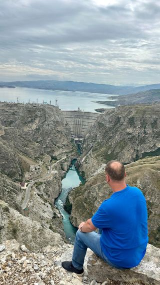 Смотрю на Чиркейскую ГЭС